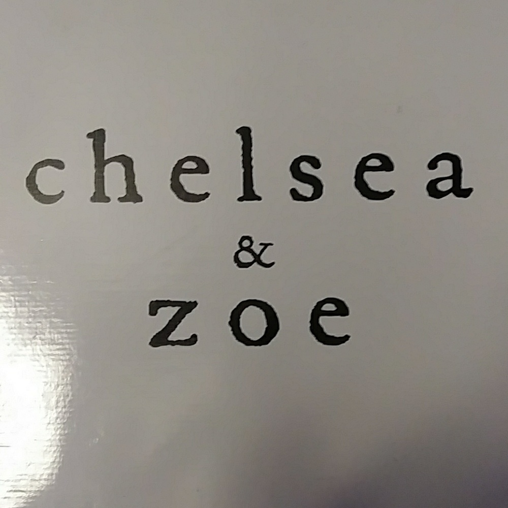 Chelsea & Zoe - Picture 7 of 8